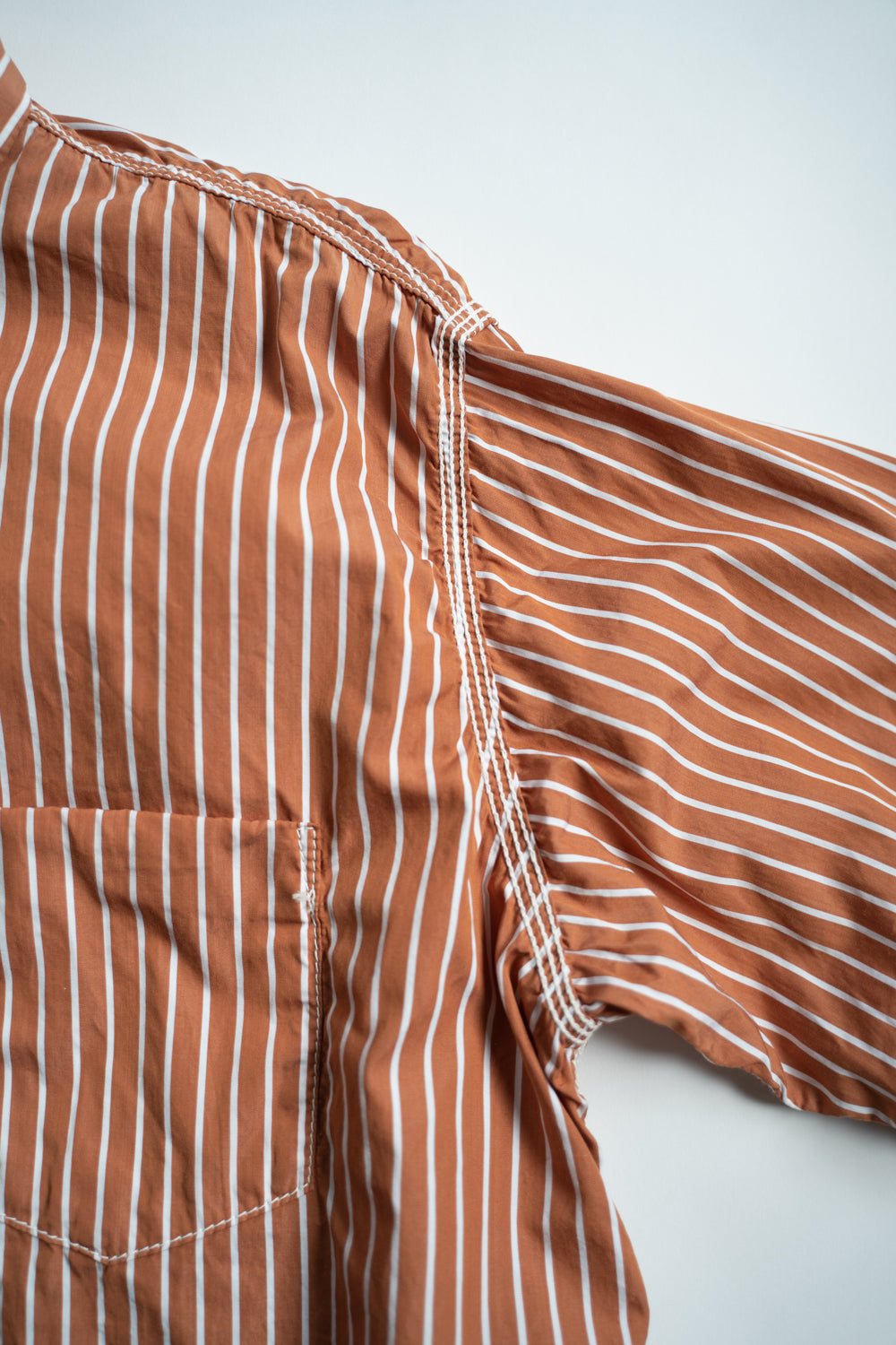 SH04B THOMAS MASON ボックスワイド3本針シャツ(BROWN STRIPE)