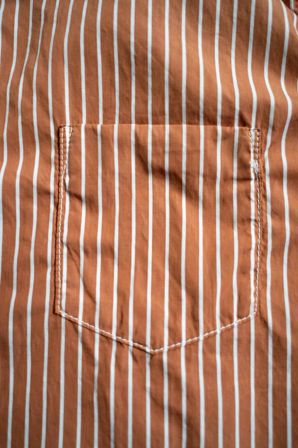 SH04B THOMAS MASON ボックスワイド3本針シャツ(BROWN STRIPE)