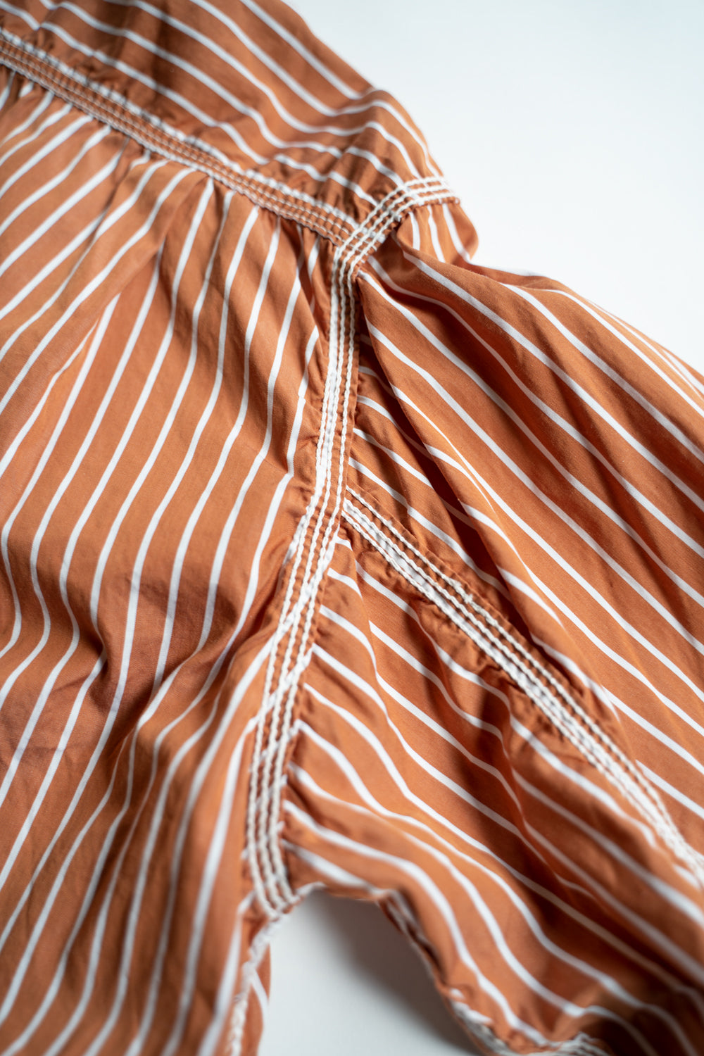 SH04B THOMAS MASON ボックスワイド3本針シャツ(BROWN STRIPE)