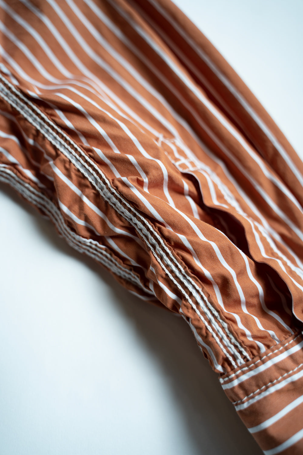 SH04B THOMAS MASON ボックスワイド3本針シャツ(BROWN STRIPE)