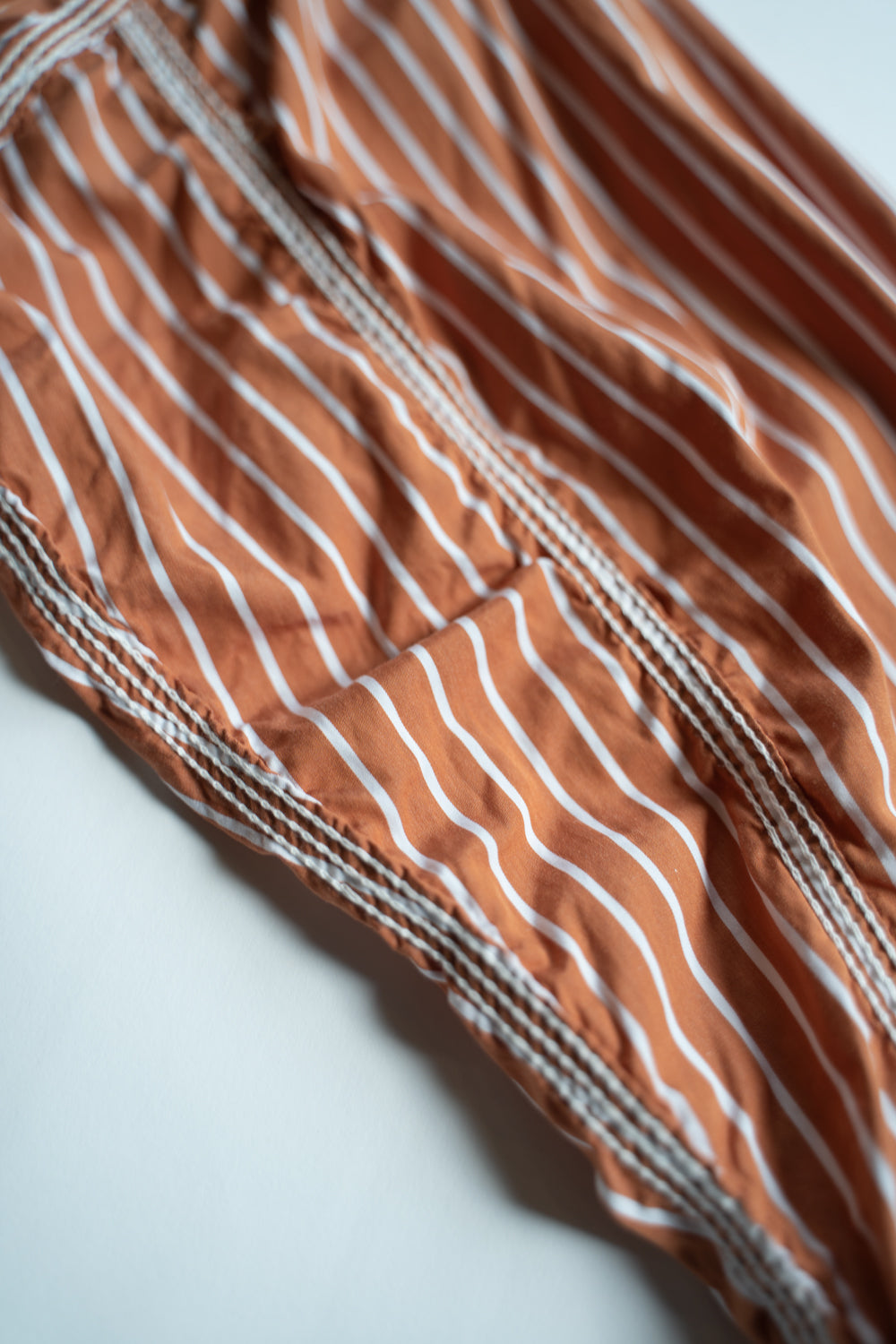 SH04B THOMAS MASON ボックスワイド3本針シャツ(BROWN STRIPE)