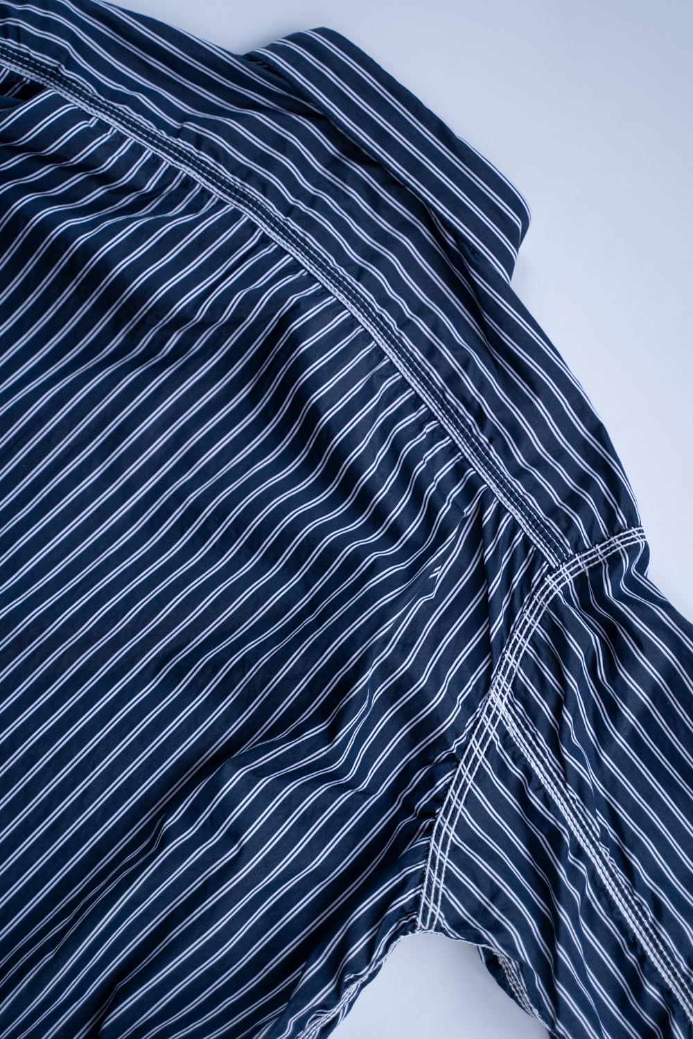 SH04B THOMAS MASON ボックスワイド3本針シャツ(NAVY STRIPE)