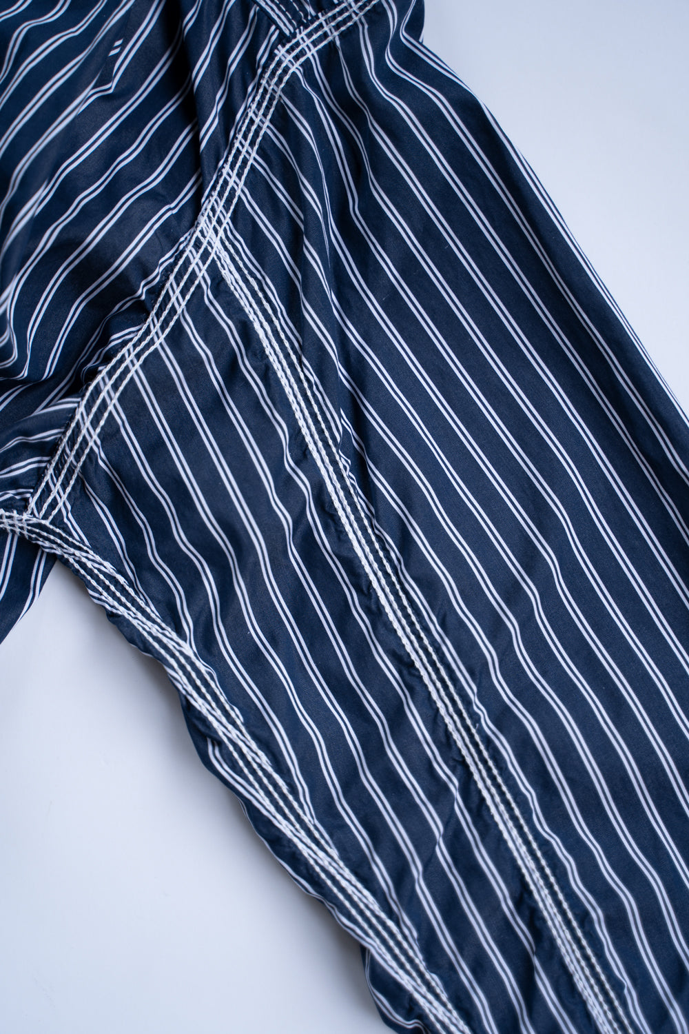 SH04B THOMAS MASON ボックスワイド3本針シャツ(NAVY STRIPE)