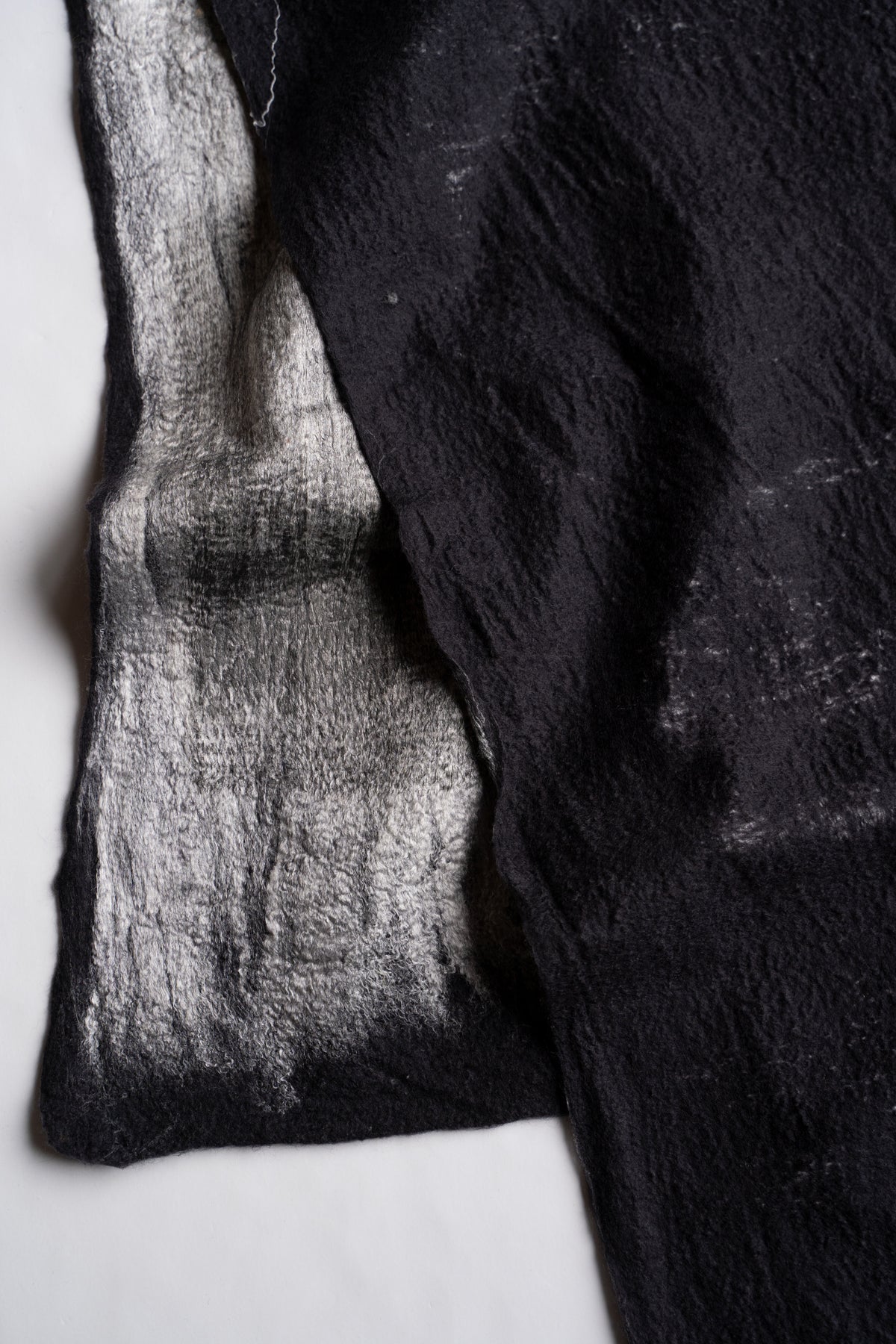【ラスト1点】Wool Silk Stole "Painting 300" (BLACK/WHITE)