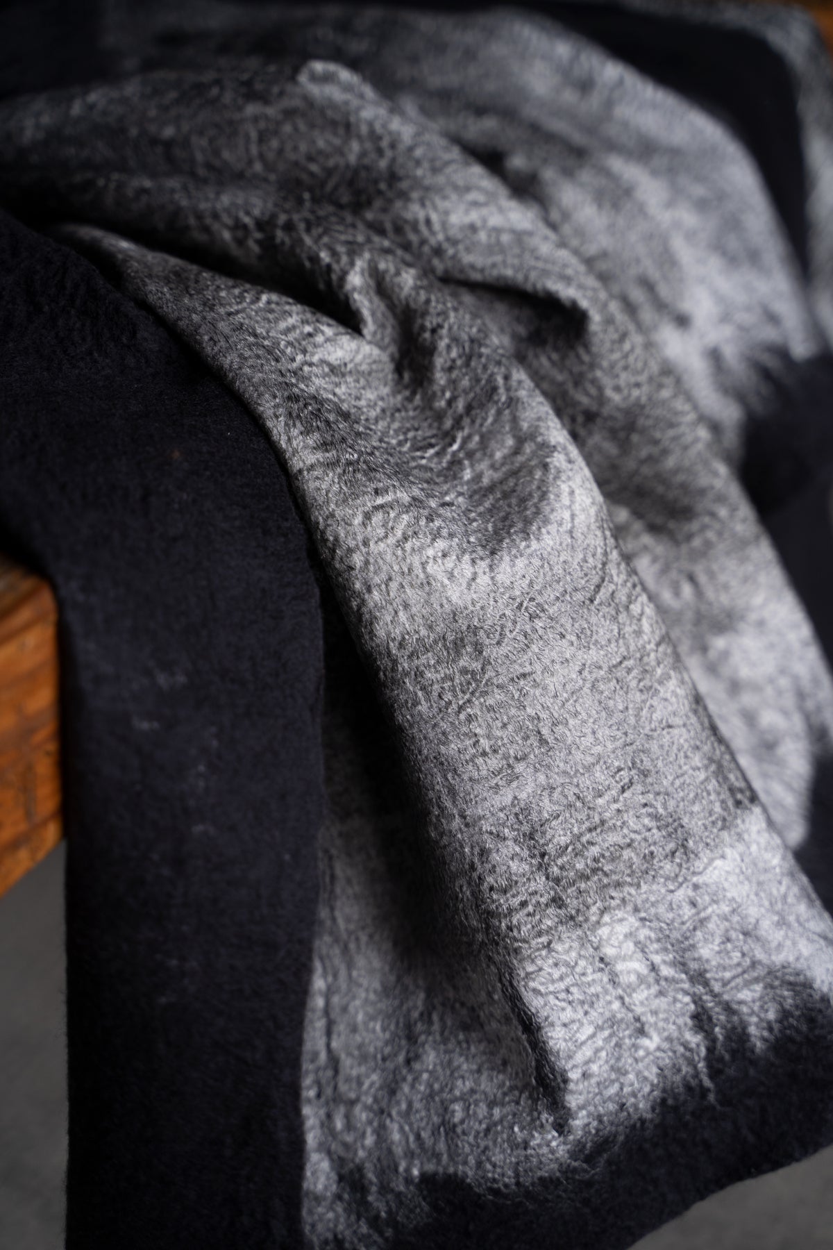 【ラスト1点】Wool Silk Stole "Painting 300" (BLACK/WHITE)
