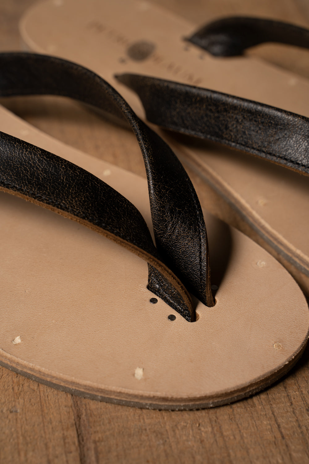 B-Sandals-Pit Horse Crack(BLACK)