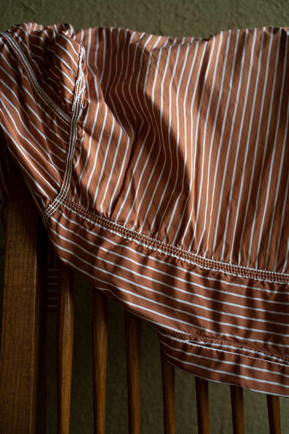 SH04B THOMAS MASON ボックスワイド3本針シャツ(BROWN STRIPE)