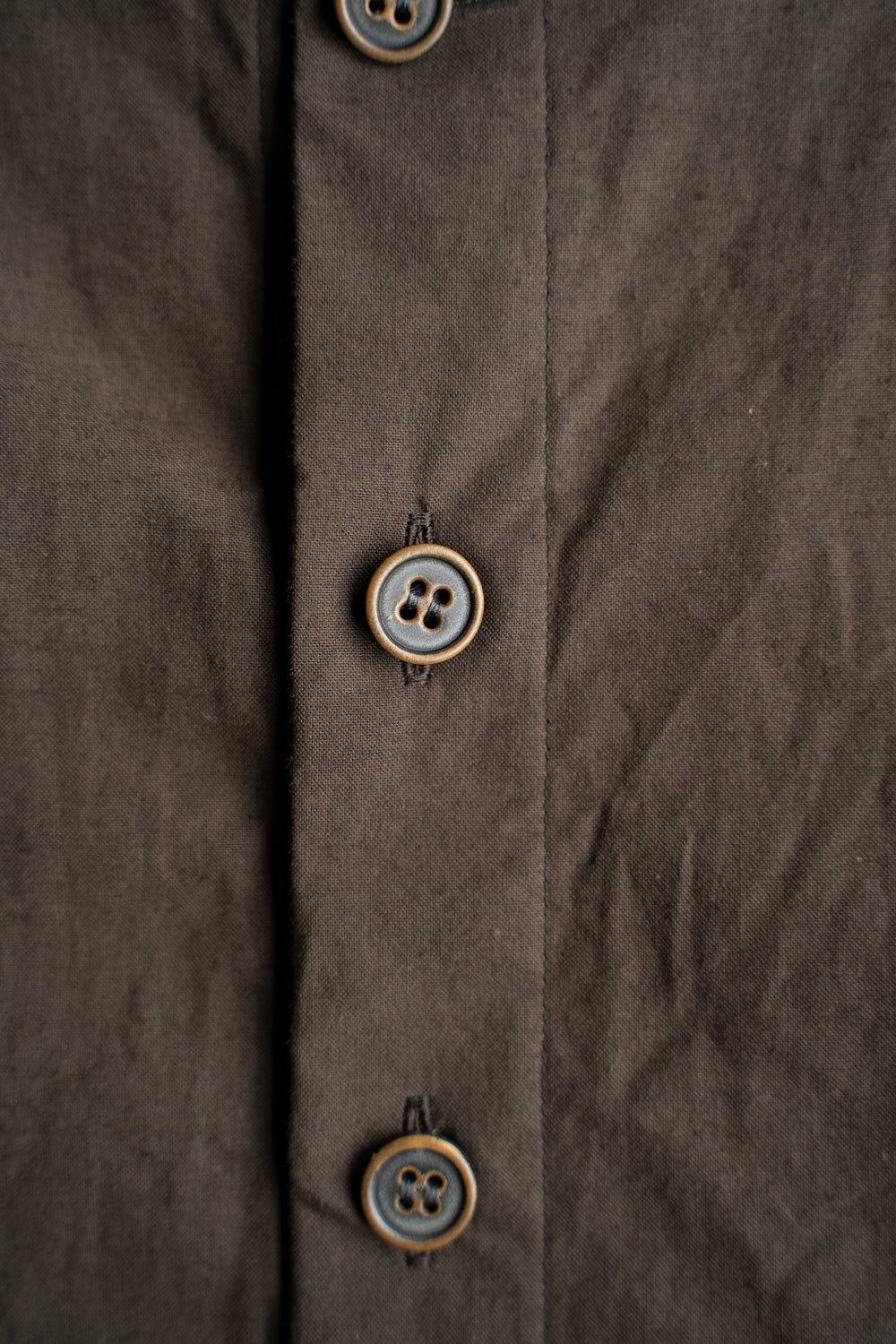 【ラスト1点】Hard Twist Yarn Horse Cloth Collarless Shirt/ハードツイストヤーンホースクロスカラーレスシャツ(DARK BROWN)