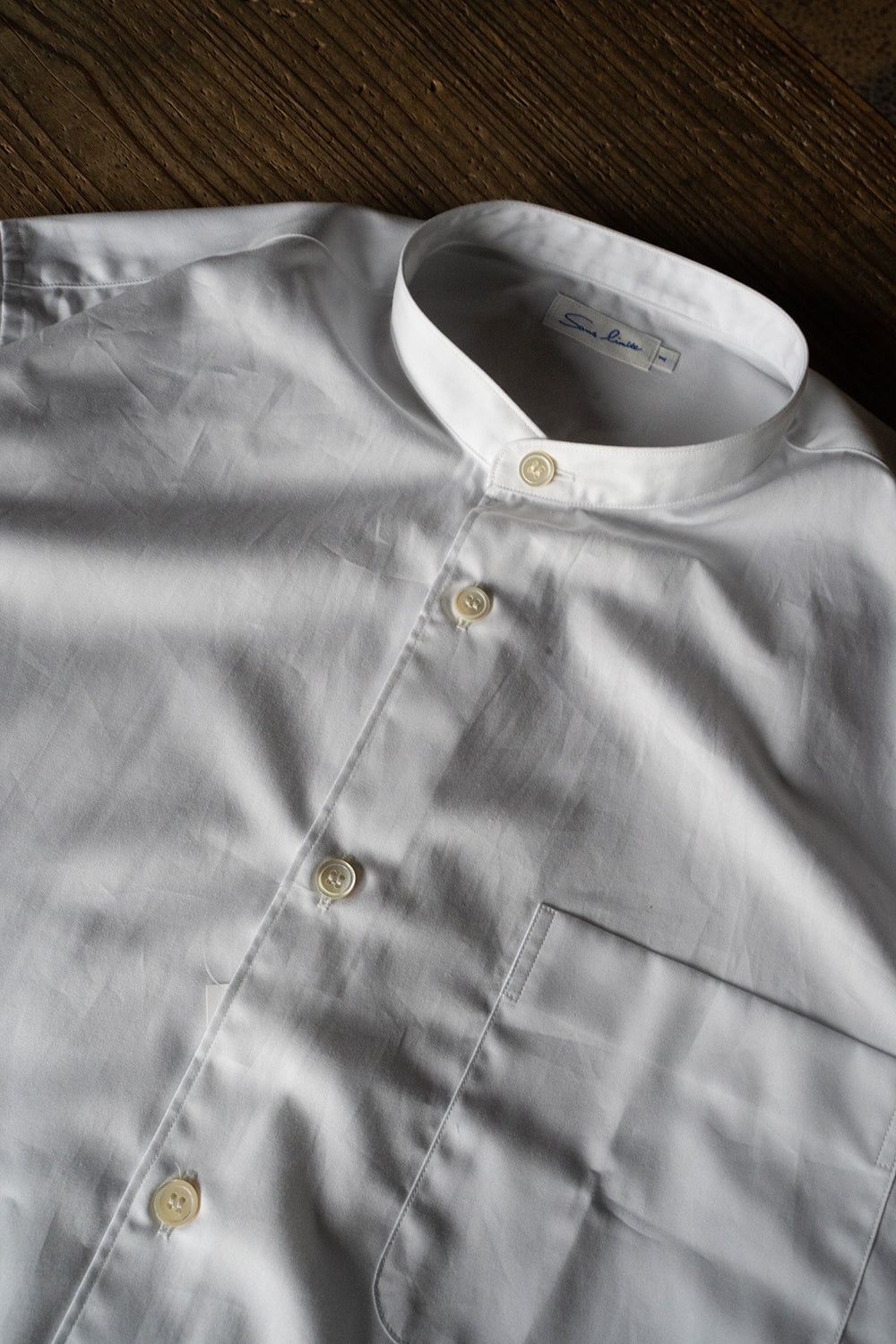 SH06B ブロードボックススタンドカラーシャツ（WHITE）