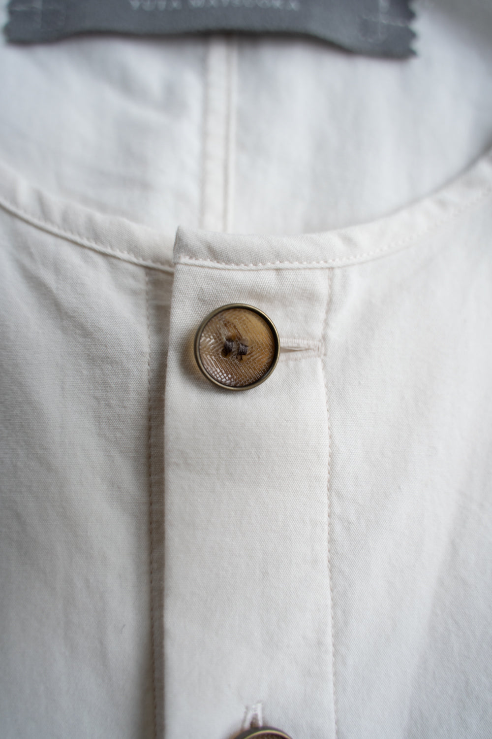 【ラスト1点】Broadcloth Cotton Collarless Shirt/ブロードクロスコットンカラーレスシャツ（OFF WHITE）