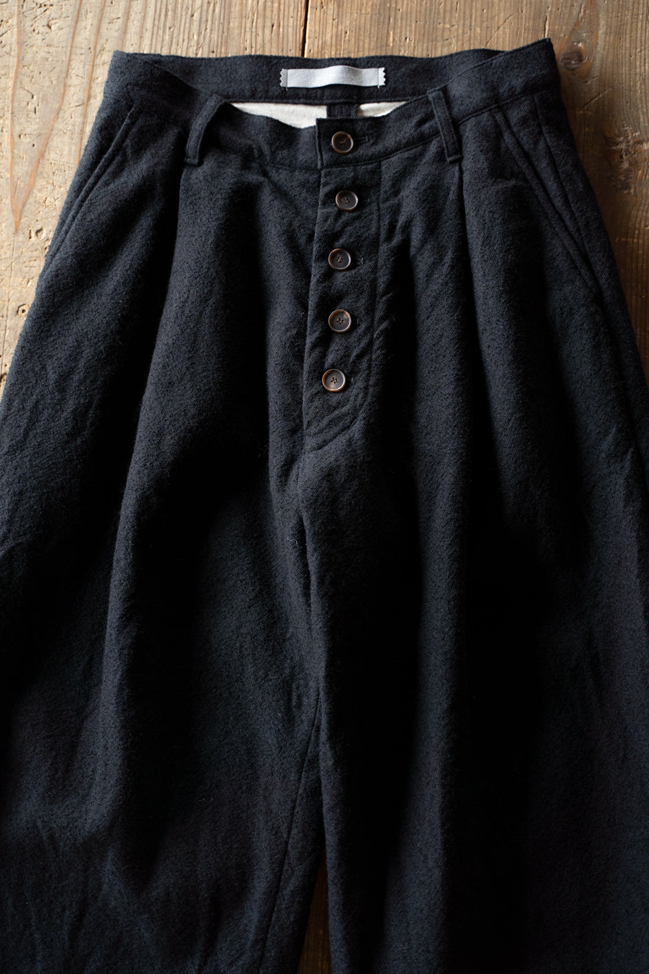 ループヤーンへリンボンストレートパンツ（BLACK）