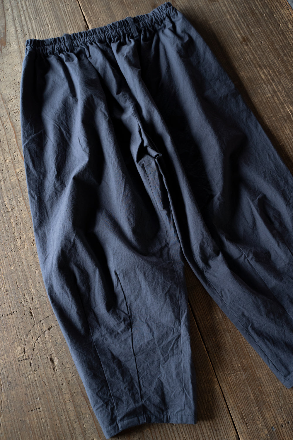 ハイデンシティーコットンダーツパンツ（DARK GRAY）
