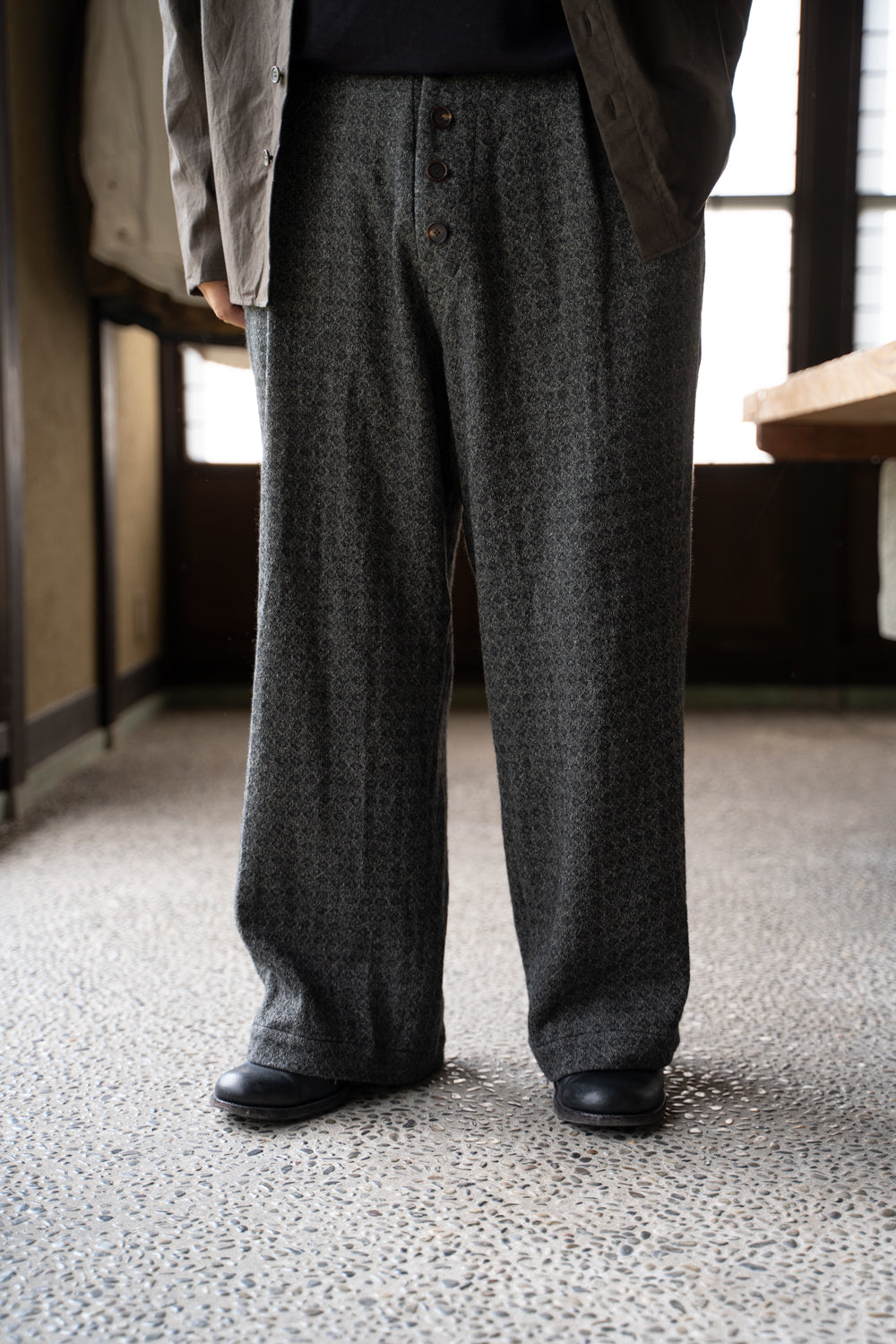 Square Dobby Cloth Straight Pants/スクエアドビークロスストレートパンツ（DARK GRAY）