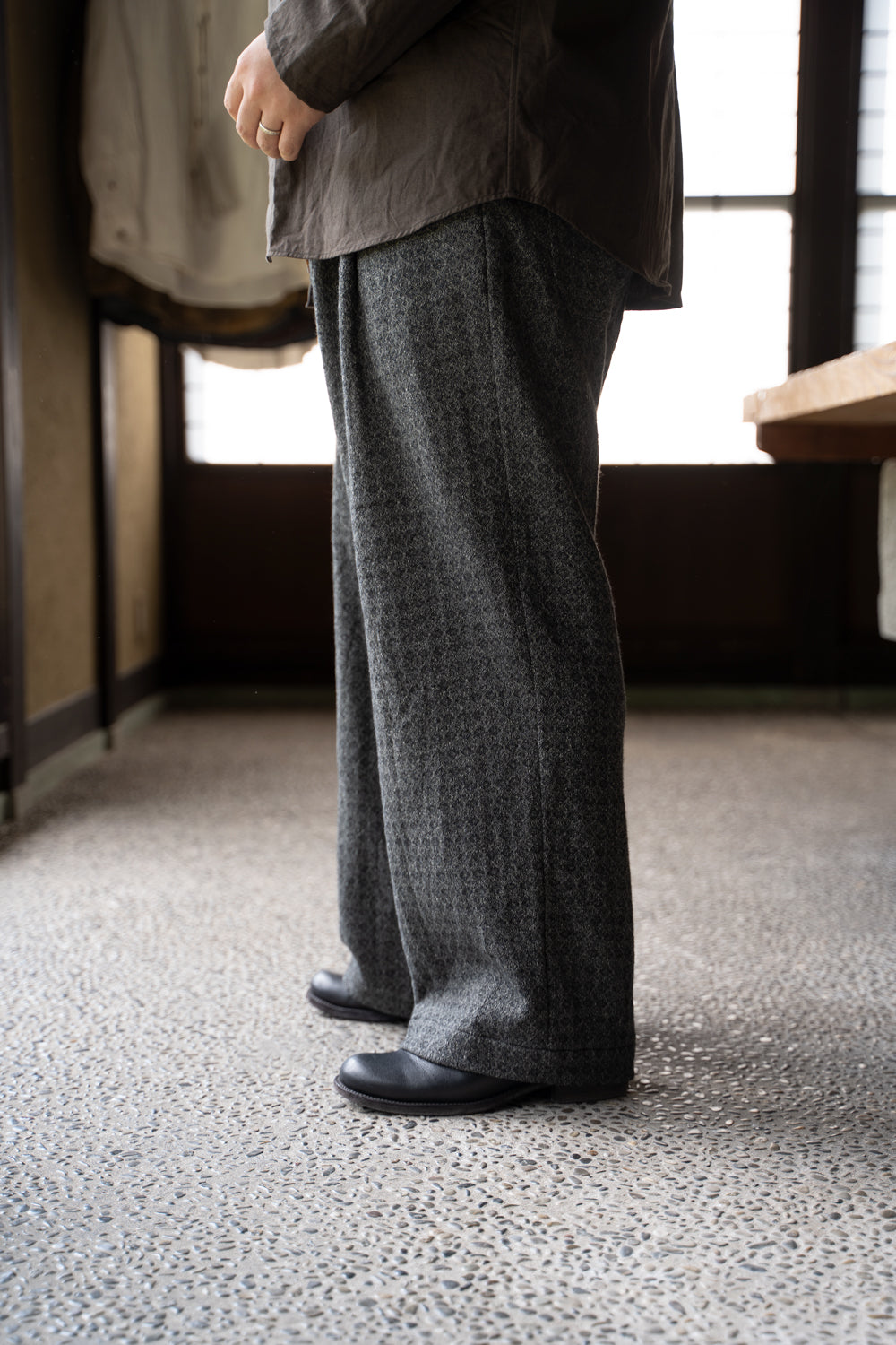 Square Dobby Cloth Straight Pants/スクエアドビークロスストレートパンツ（DARK GRAY）
