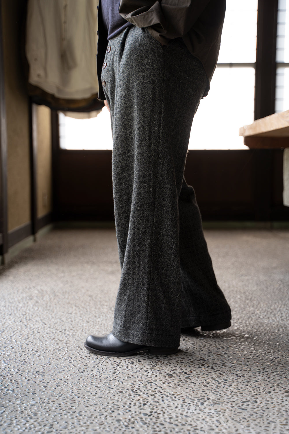 Square Dobby Cloth Straight Pants/スクエアドビークロスストレートパンツ（DARK GRAY）