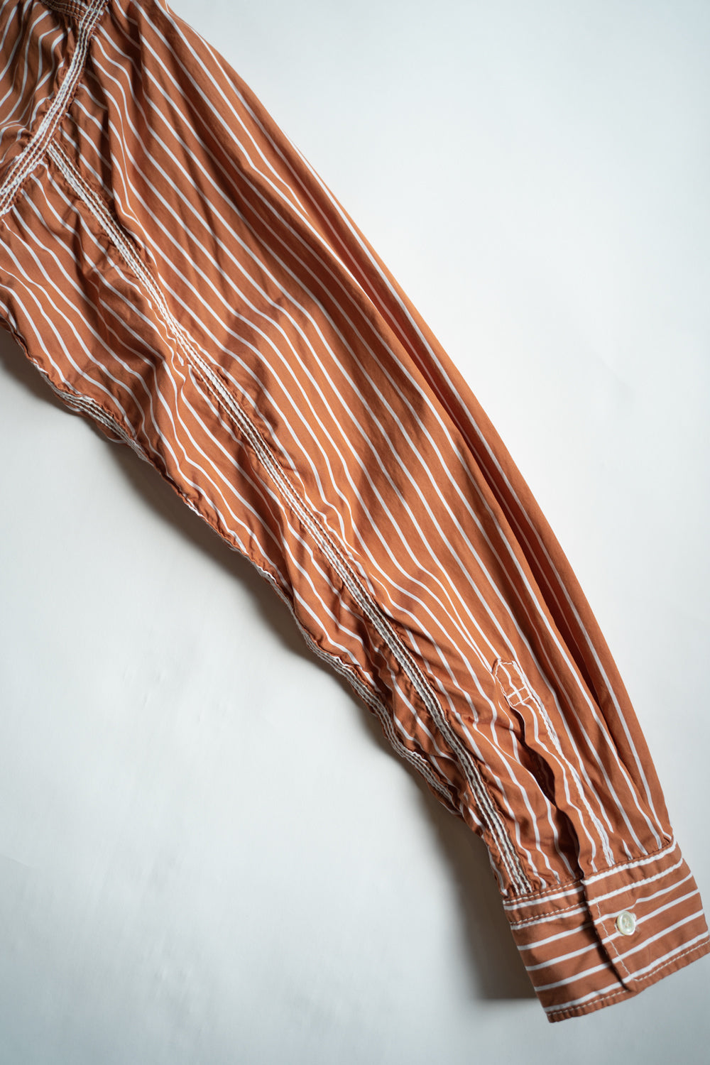 SH04B THOMAS MASON ボックスワイド3本針シャツ（BROWN STRIPE）