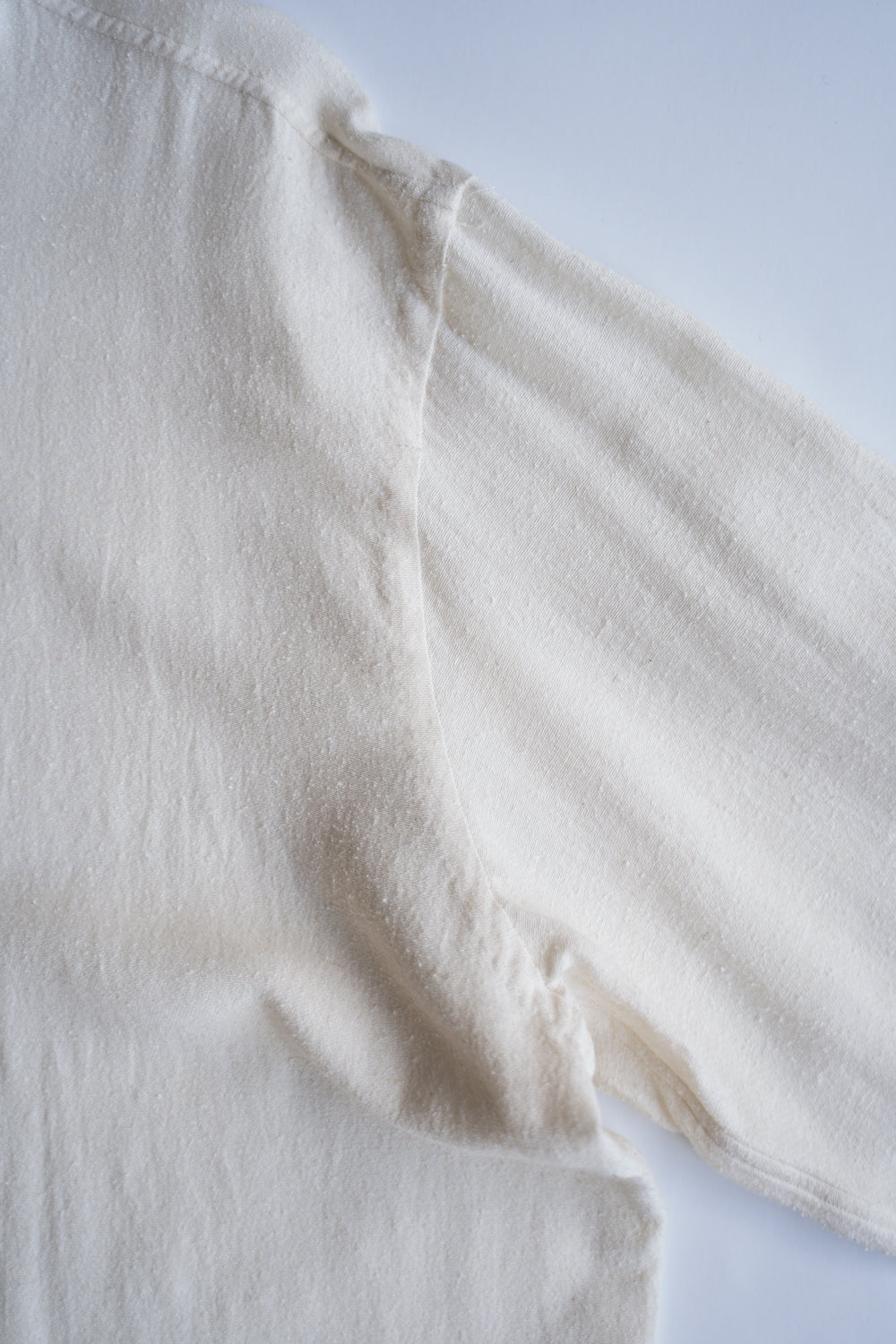 Silk Nep Back Satin Lounge Shirt（OYSTER WHITE）