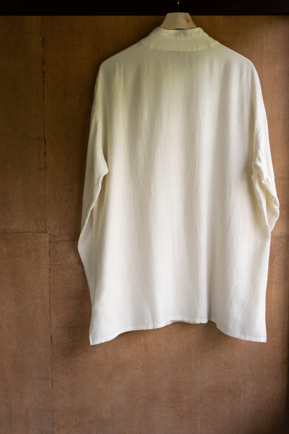 Silk Nep Back Satin Lounge Shirt（OYSTER WHITE）
