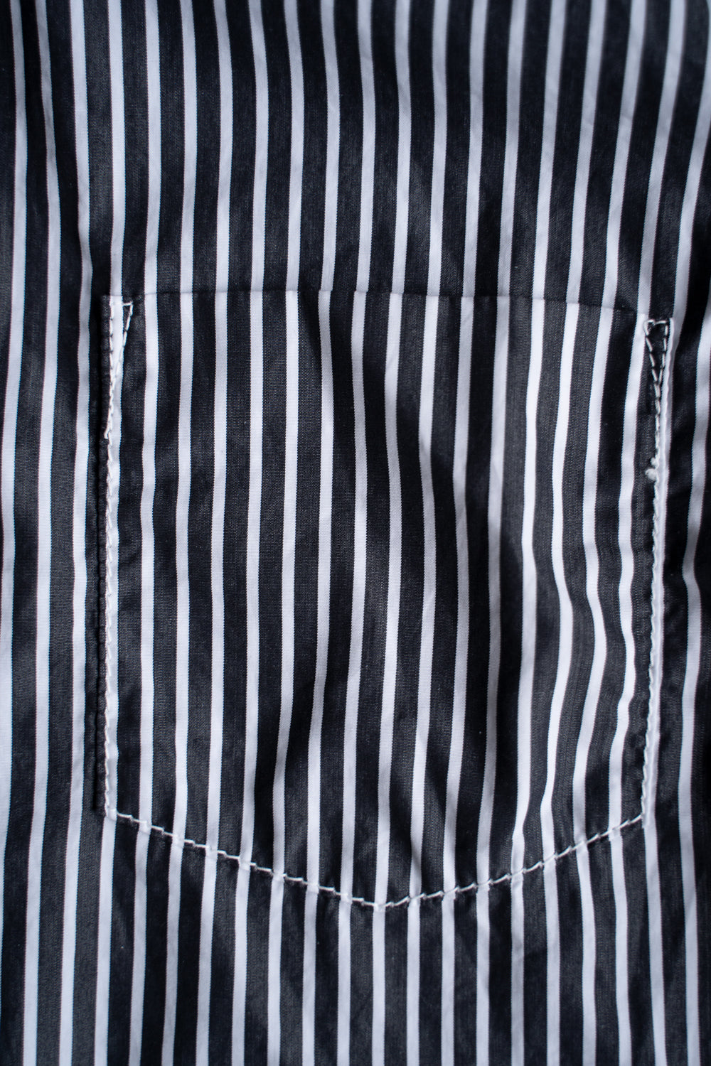 SH01B THOMAS MASON ボックスレギュラー2本針シャツ（BLACK STRIPE）