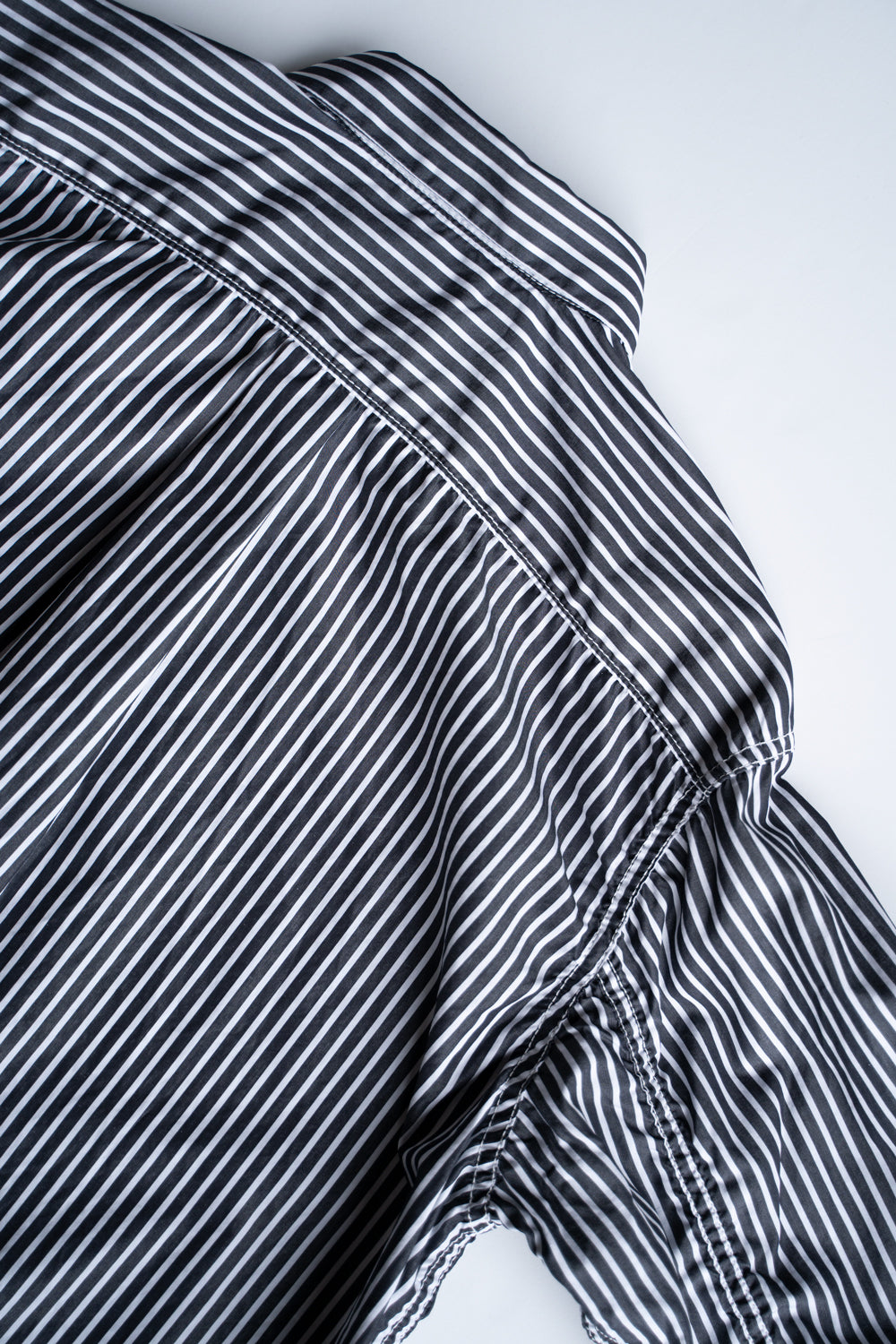 SH01B THOMAS MASON ボックスレギュラー2本針シャツ（BLACK STRIPE）