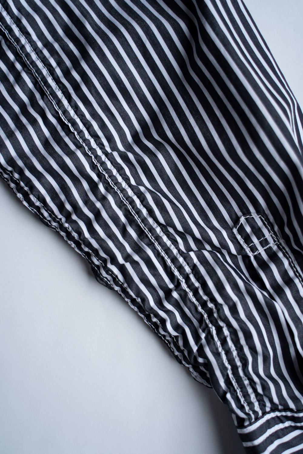 SH01B THOMAS MASON ボックスレギュラー2本針シャツ（BLACK STRIPE）