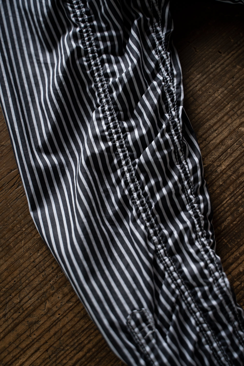 SH01B THOMAS MASON ボックスレギュラー2本針シャツ（BLACK STRIPE）