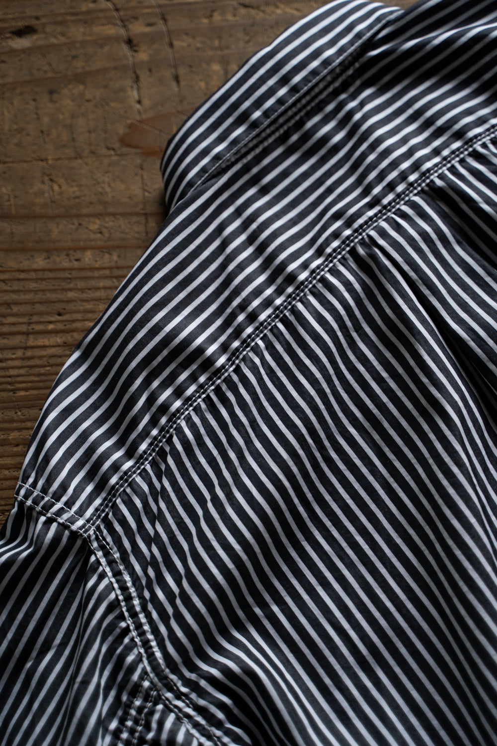 SH01B THOMAS MASON ボックスレギュラー2本針シャツ（BLACK STRIPE）