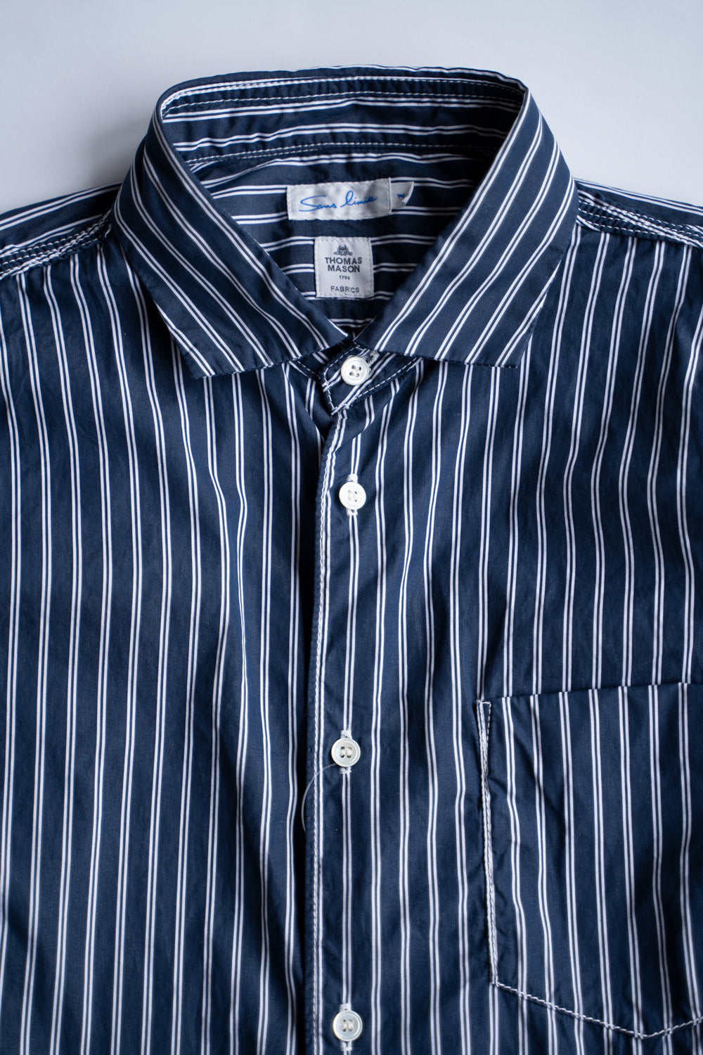 SH04B THOMAS MASON ボックスワイド3本針シャツ（NAVY STRIPE）