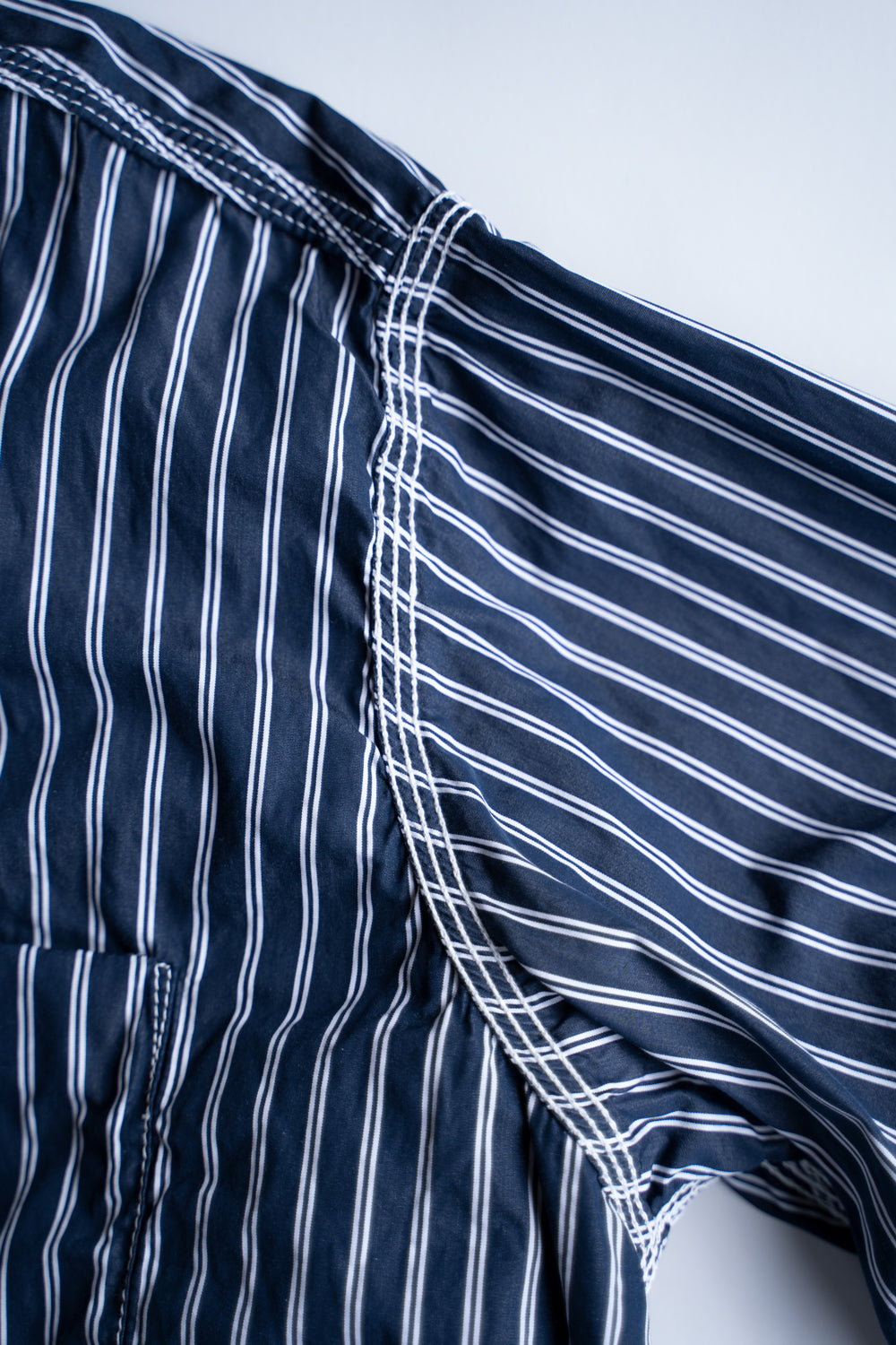 SH04B THOMAS MASON ボックスワイド3本針シャツ（NAVY STRIPE）