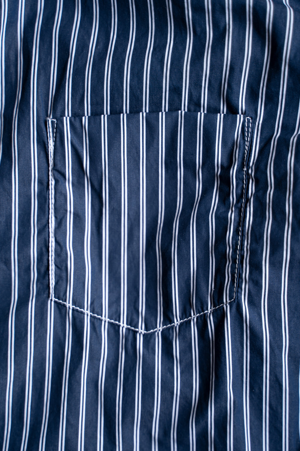 SH04B THOMAS MASON ボックスワイド3本針シャツ（NAVY STRIPE）