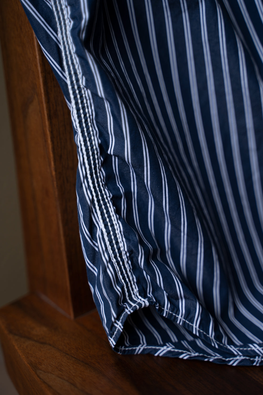 SH04B THOMAS MASON ボックスワイド3本針シャツ（NAVY STRIPE）