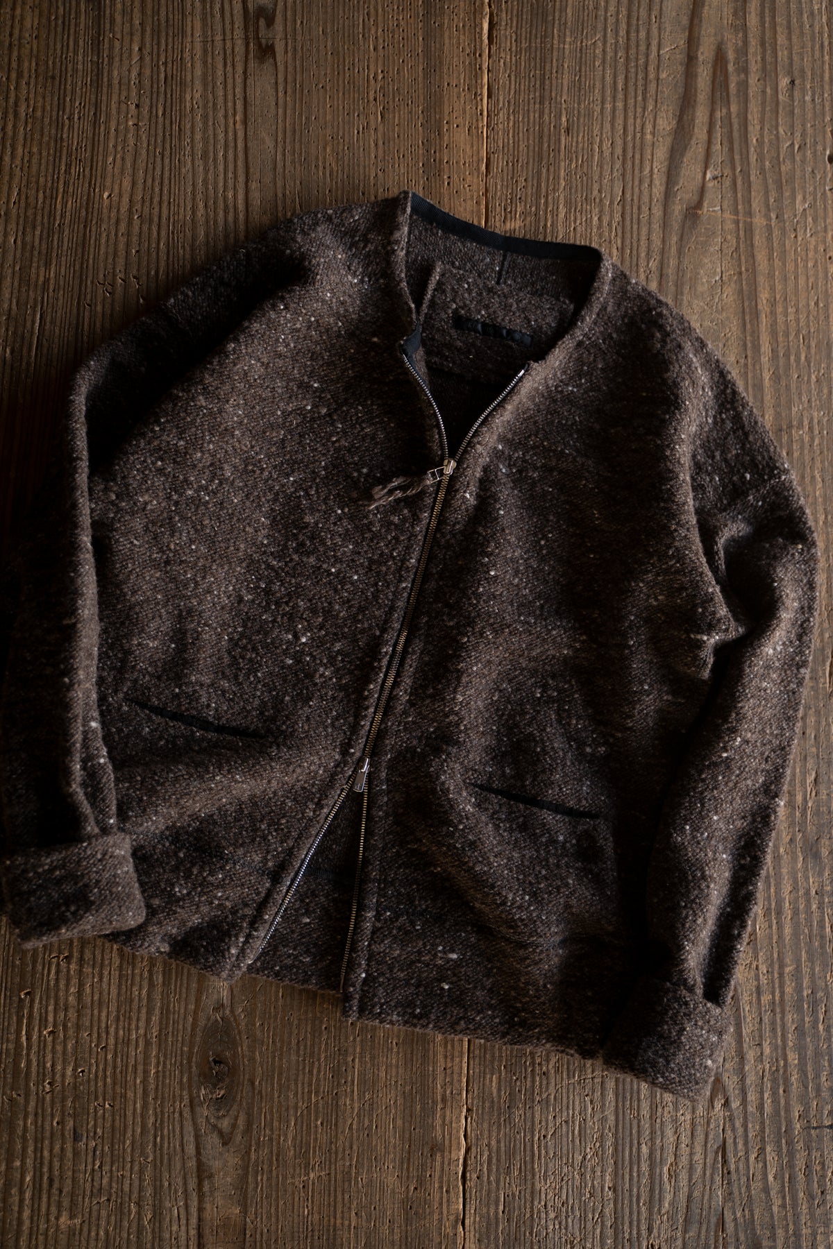 【ラスト1点】Anatomical Cut Zip Cardigan "DRIVE"（TAUPE）