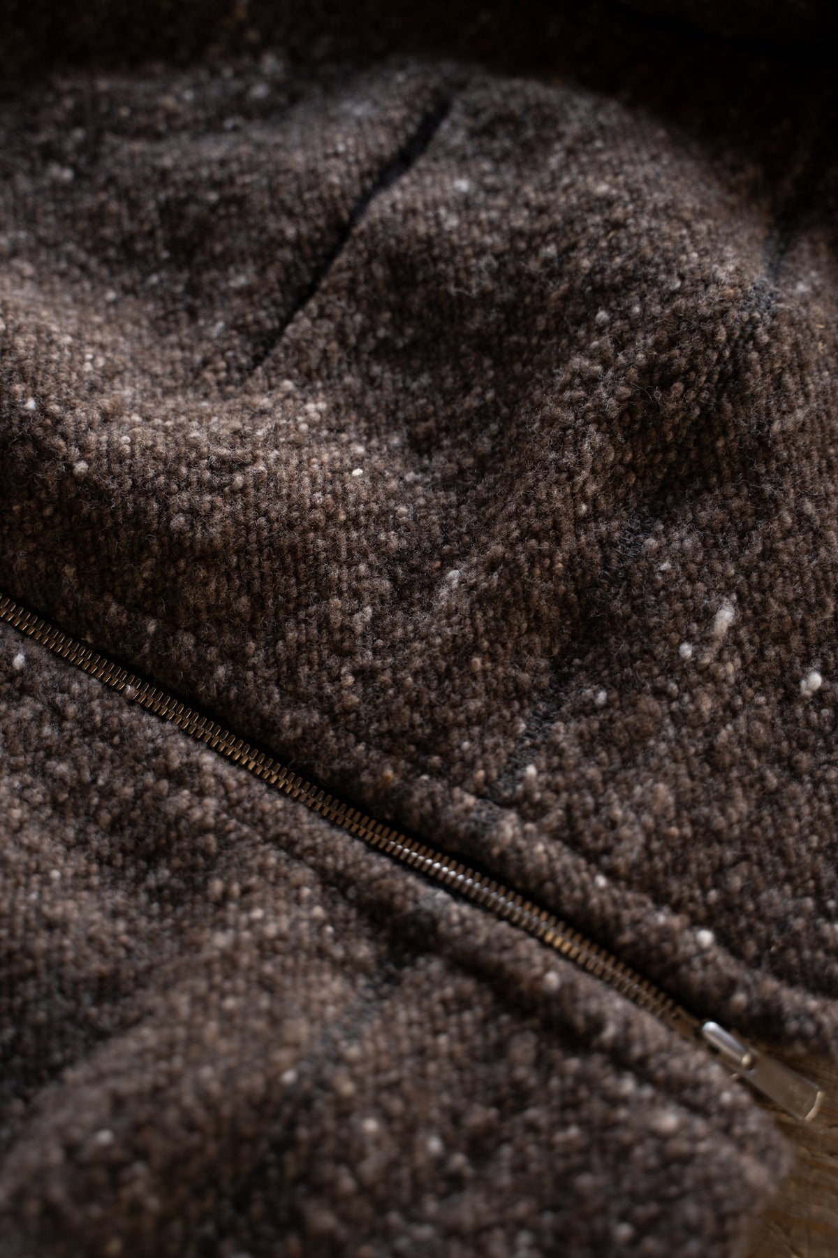 【ラスト1点】Anatomical Cut Zip Cardigan "DRIVE"（TAUPE）
