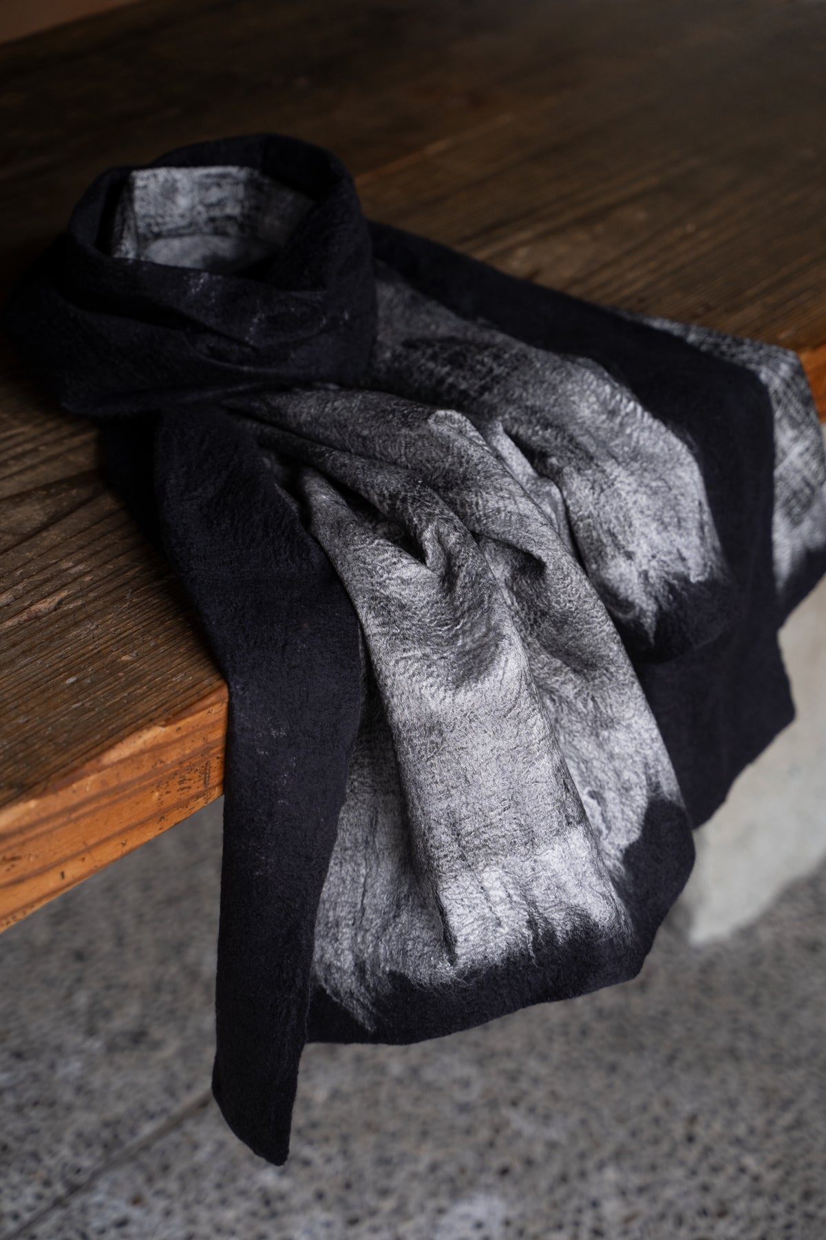 【ラスト1点】Wool Silk Stole "Painting 300" （BLACK/WHITE）