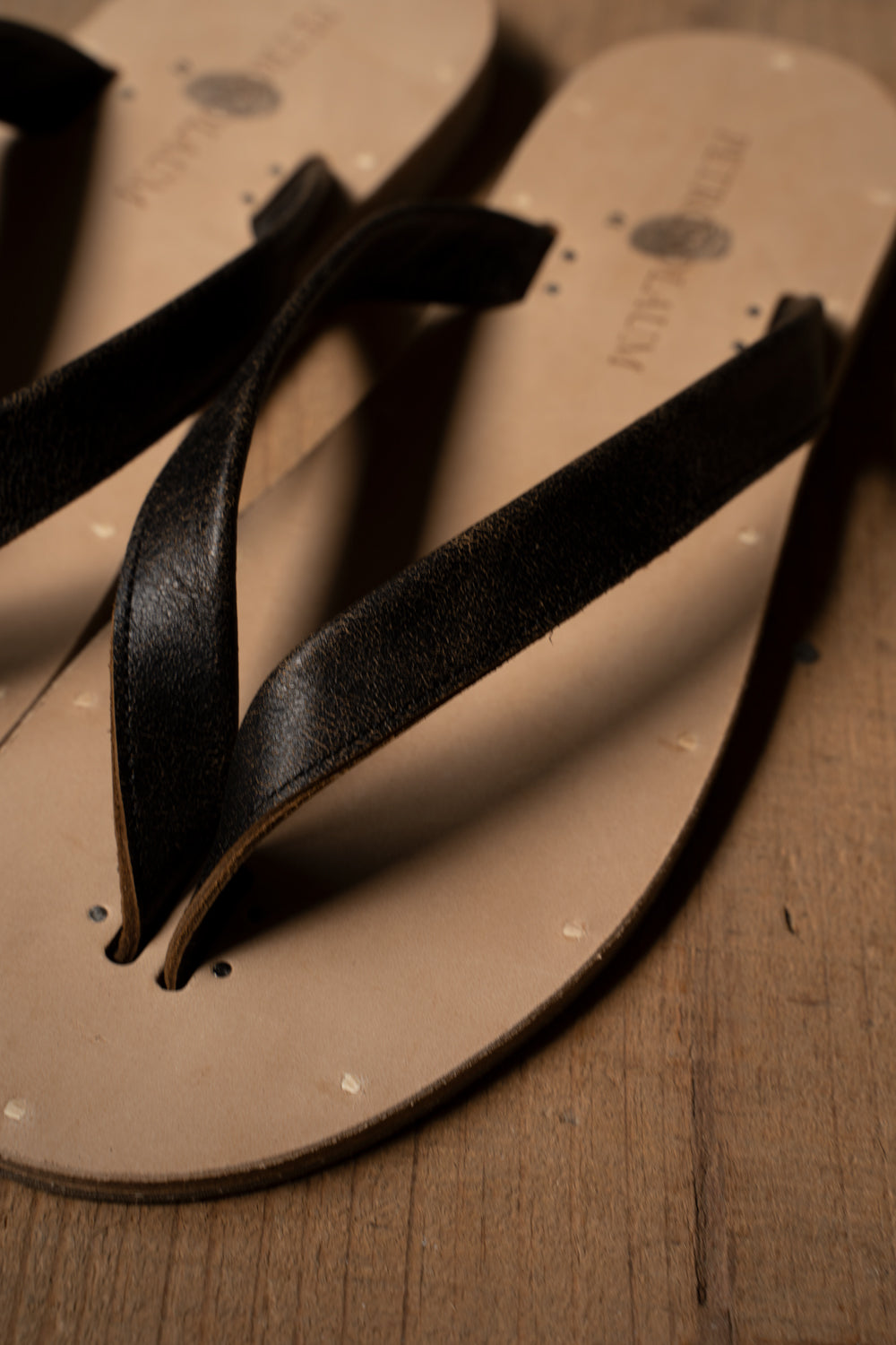 B-Sandals-Pit Horse Crack（BLACK）
