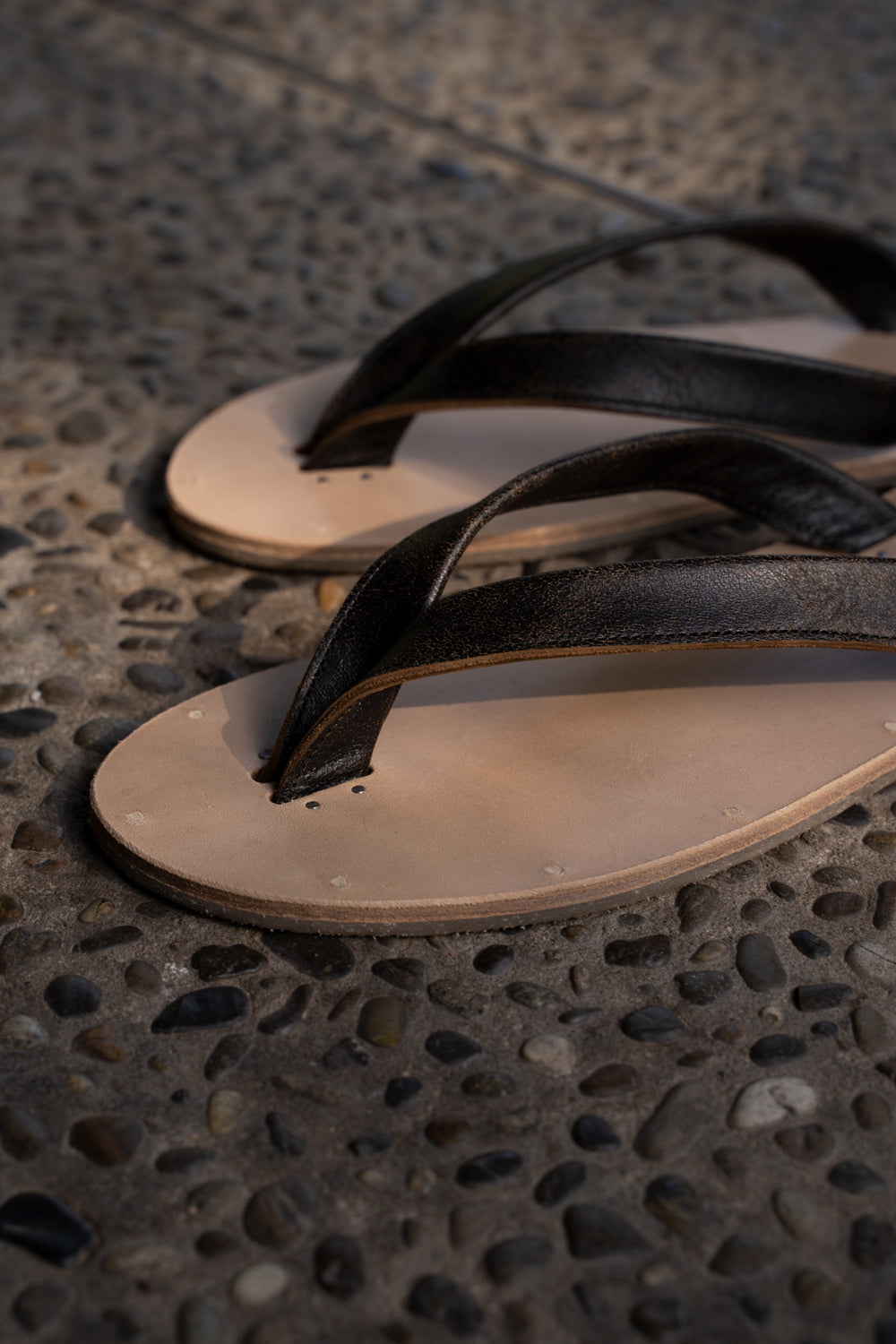 B-Sandals-Pit Horse Crack（BLACK）