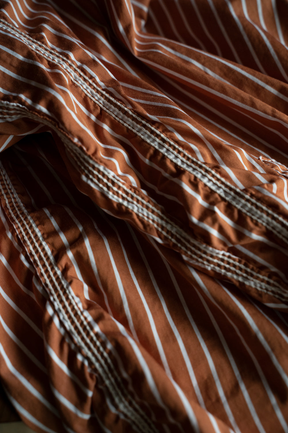 SH04B THOMAS MASON ボックスワイド3本針シャツ（BROWN STRIPE）