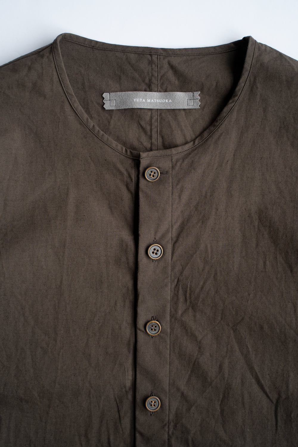 【ラスト1点】Hard Twist Yarn Horse Cloth Collarless Shirt/ハードツイストヤーンホースクロスカラーレスシャツ（DARK BROWN）